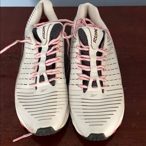 Gently use women’s Reebok running sneaker- 9.5